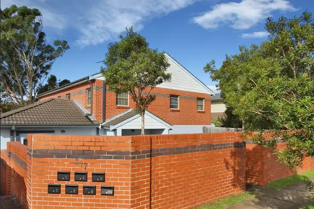 Spacious & Stylish 3-Bedroom Townhouse in Prime Granville Lo