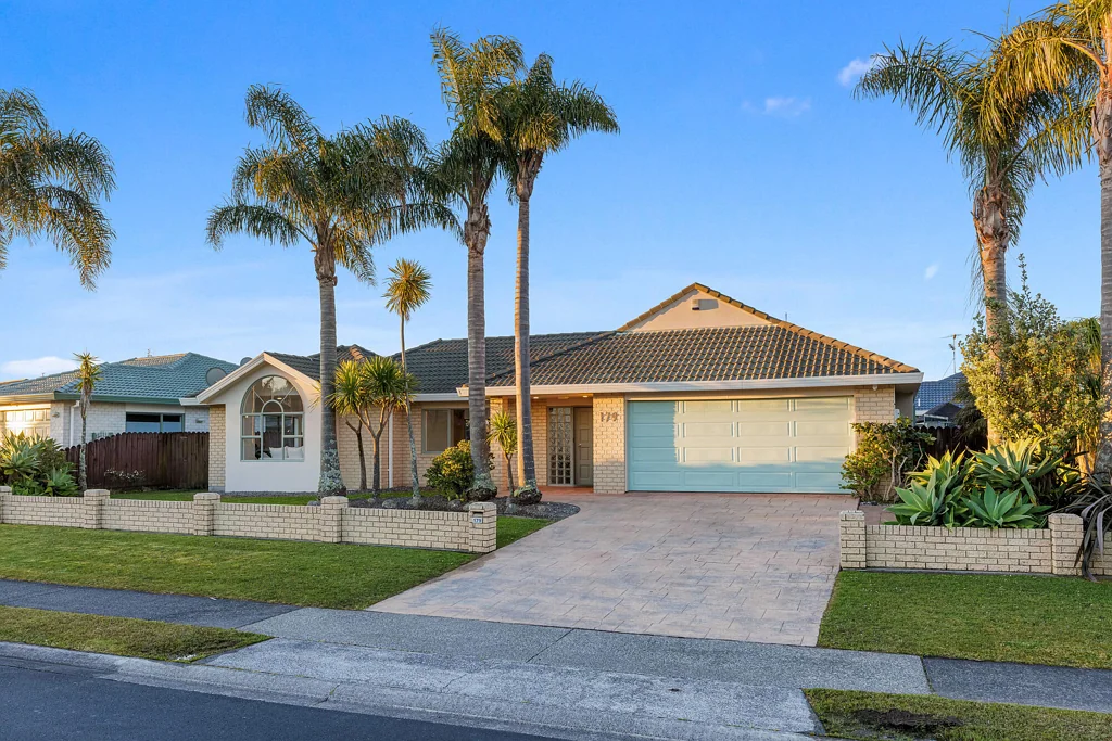 Orewa 4 Bedroom Life’s Easy on Lakeside