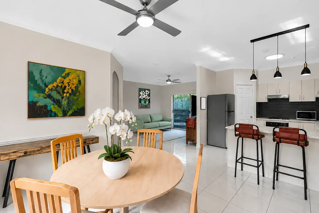 Springfield Lakes 3कमरा Charming character filled family home in a quiet Lane