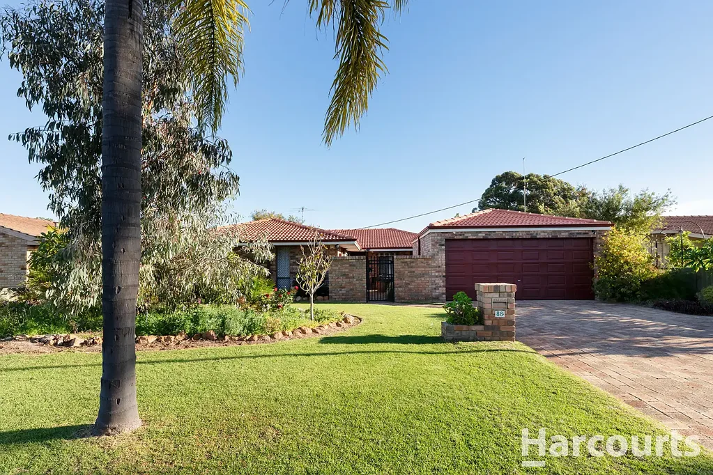 Cooloongup 3房  Spacious Vintage Charm with Room for the Whole Family