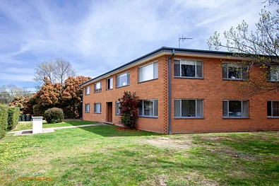 Hughes 2Kwarto Light-filled ground floor unit