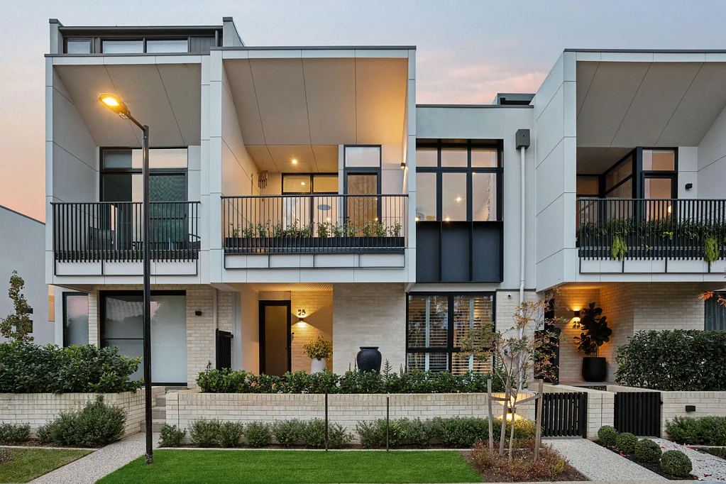 West Lakes 4Kwarto Bespoke Design for Luxury Living and Direct Golf Course Views
