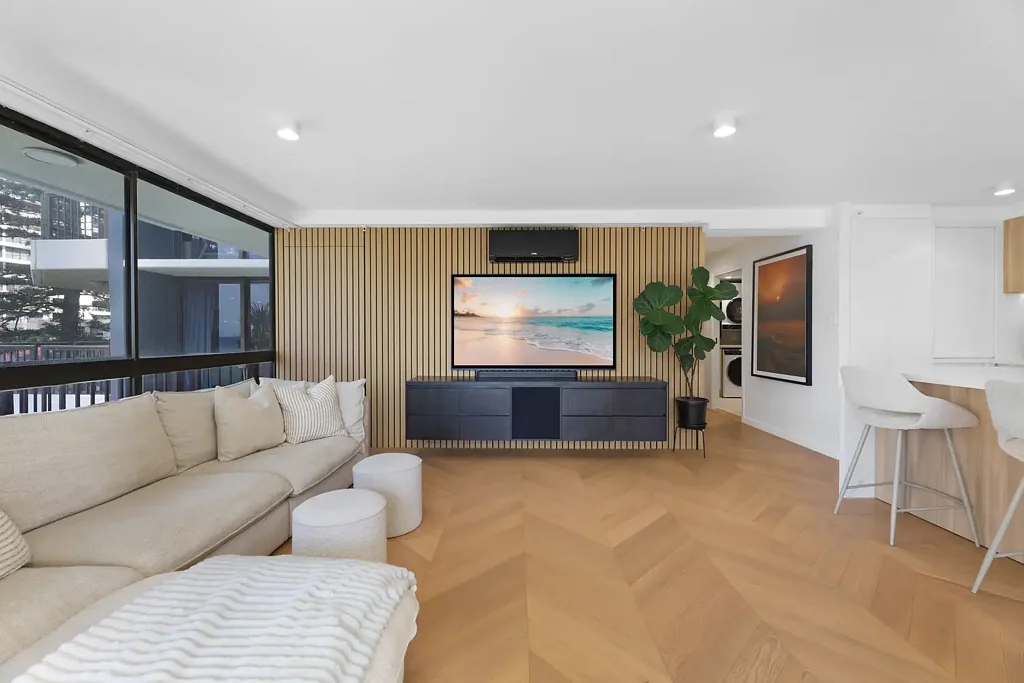 Surfers Paradise 1غرفة نوم Corner Apartment - Fully Renovated with Ocean Views - No Expense Spared