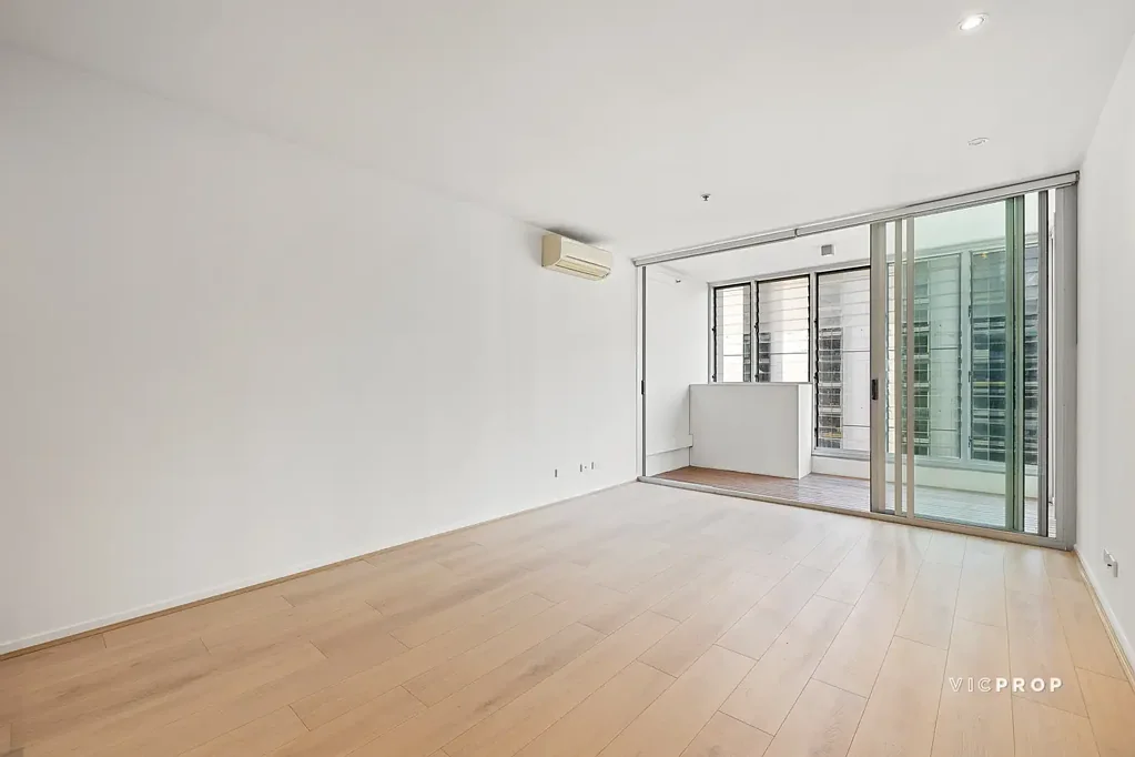 LUXURY LIVING IN THE HEART OF DOCKLANDS