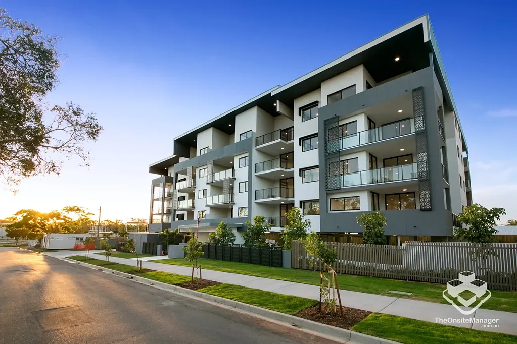 BE QUICK!! 2 bed, 2 bath fully in sought after building