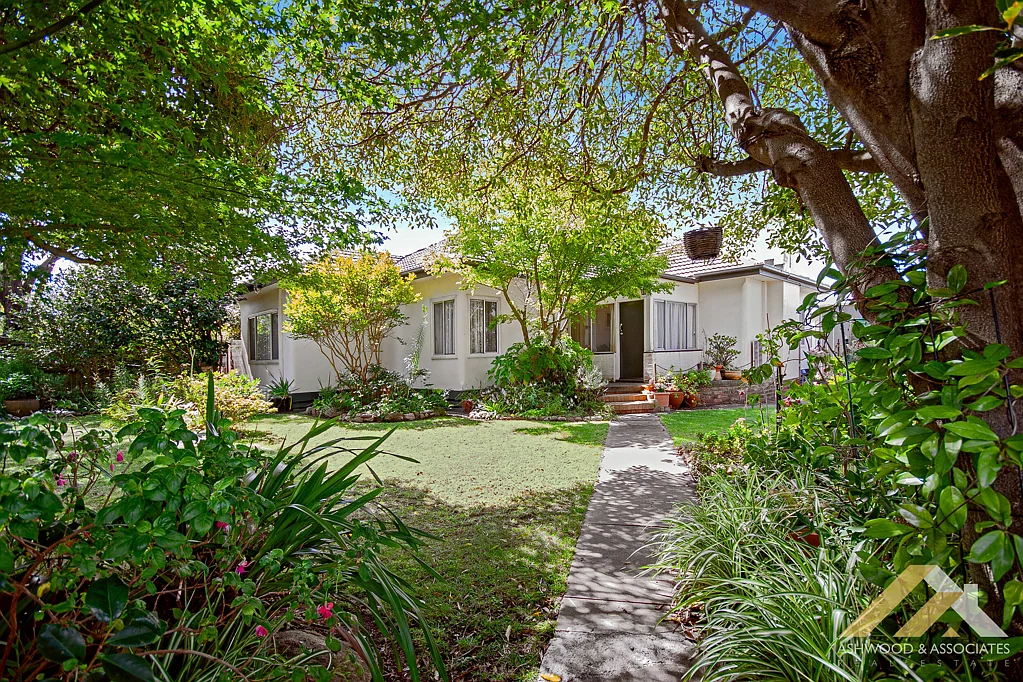 Bairnsdale 4Moenga IDEAL LOCATION PERFECT FOR MULTI-GENERATIONAL LIVING