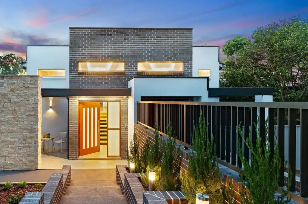 Executive Duplex | Near New & Finished to the Highest Standard!