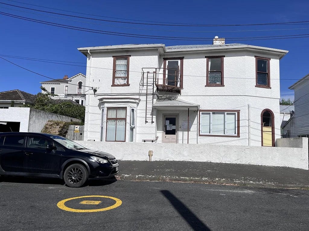 Clifton House - Comfortable, Convenient, and Female-Only