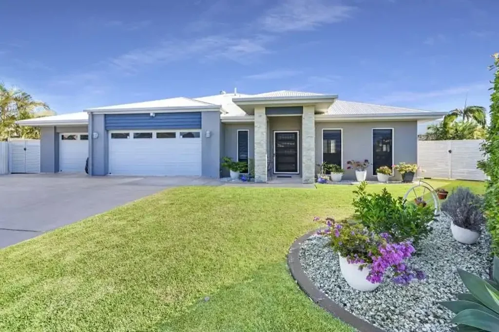 Banksia Beach 4 Bedroom STYLISH OASIS - FLEXIBLE LIVING -TRIPLE GARAGE - POOLSIDE ENTERTAINER