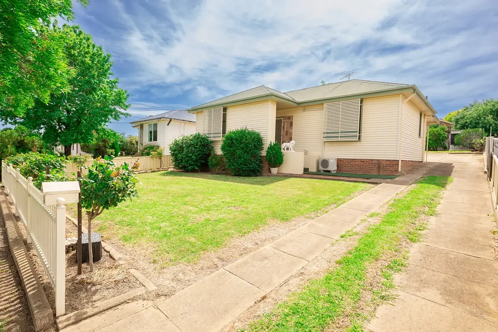 24 Templemore Street, Young, NSW 2594