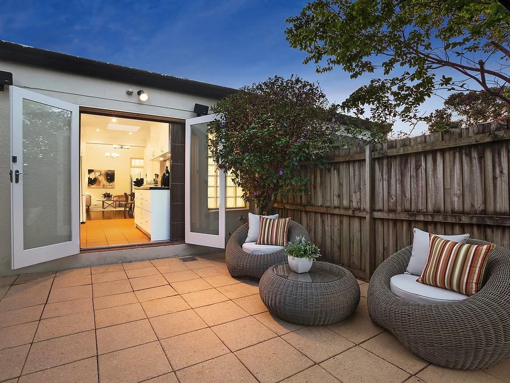 Timeless Elegance in Newtown – Blend of Tradition and Convenience