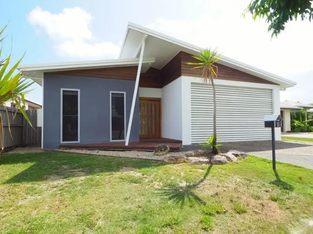 UNFURNISHED - IDEAL FAMILY HOME CLOSE TO THE BEACH
