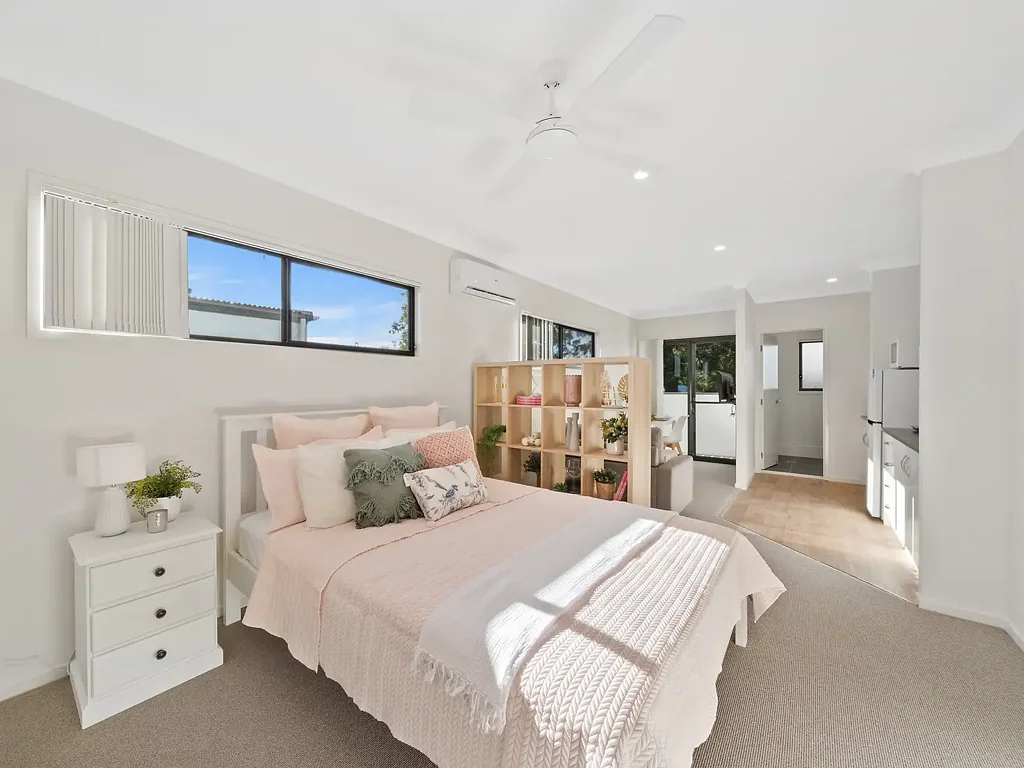 FULLY FURNISHED, DESIGNER STUDIO APARTMENT– BILLS INCLUDED!