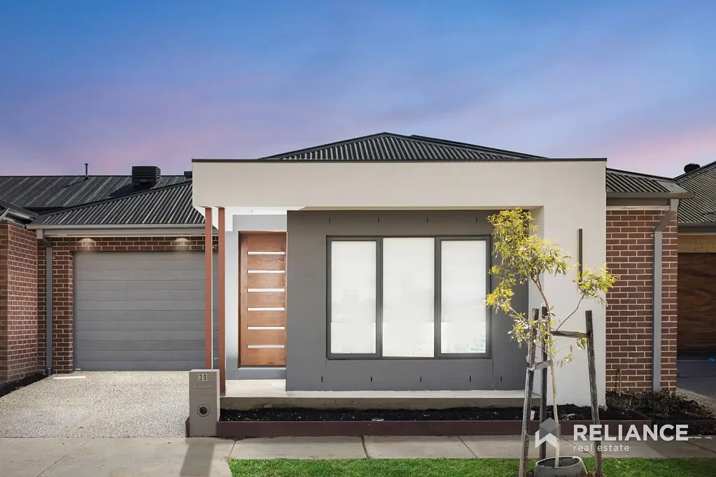 Truganina 4 Bedroom Architecturally Designed Luxury Just Steps from Bemin Secondary!