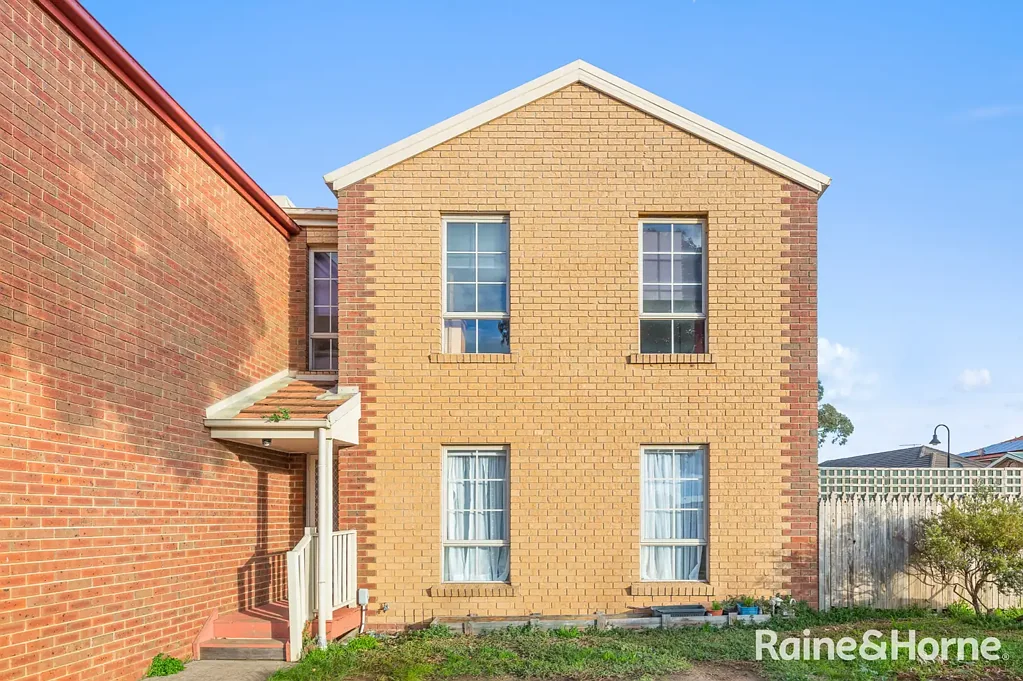 Roxburgh Park 3Kwarto Street-Facing Corner Townhome in Prime Location