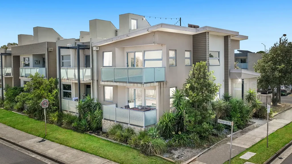 Chelsea 2 Bedroom Move-in Ready or a Smart Investment - The Choice is Yours!