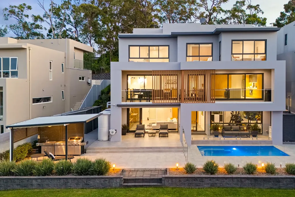 Illawong 5房 全砖混凝土杰作 1,878㎡阔地 丛林山谷全景 室内外灵动流动 豪华家庭奢居 A Statement in Design & Construction with Unrivalled Views