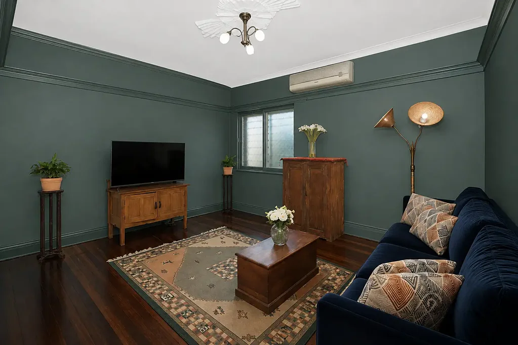 Charming Queenslander-Style Unit in Prime Annerley Location