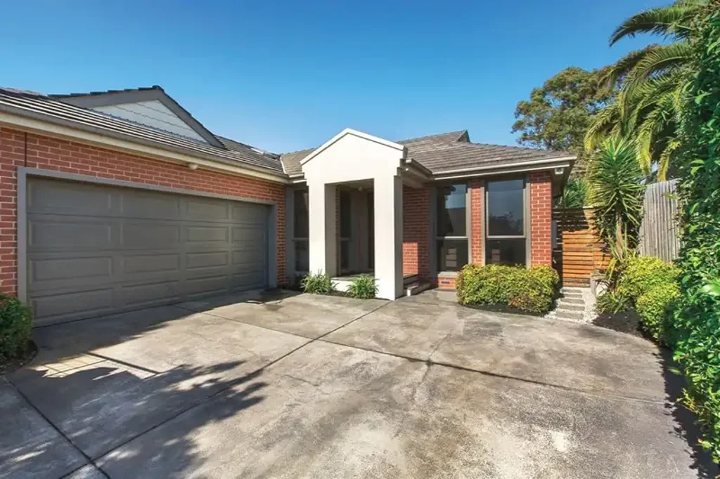 6-month lease only - Modern 3 Bedroom in McKinnon Secondary School zone