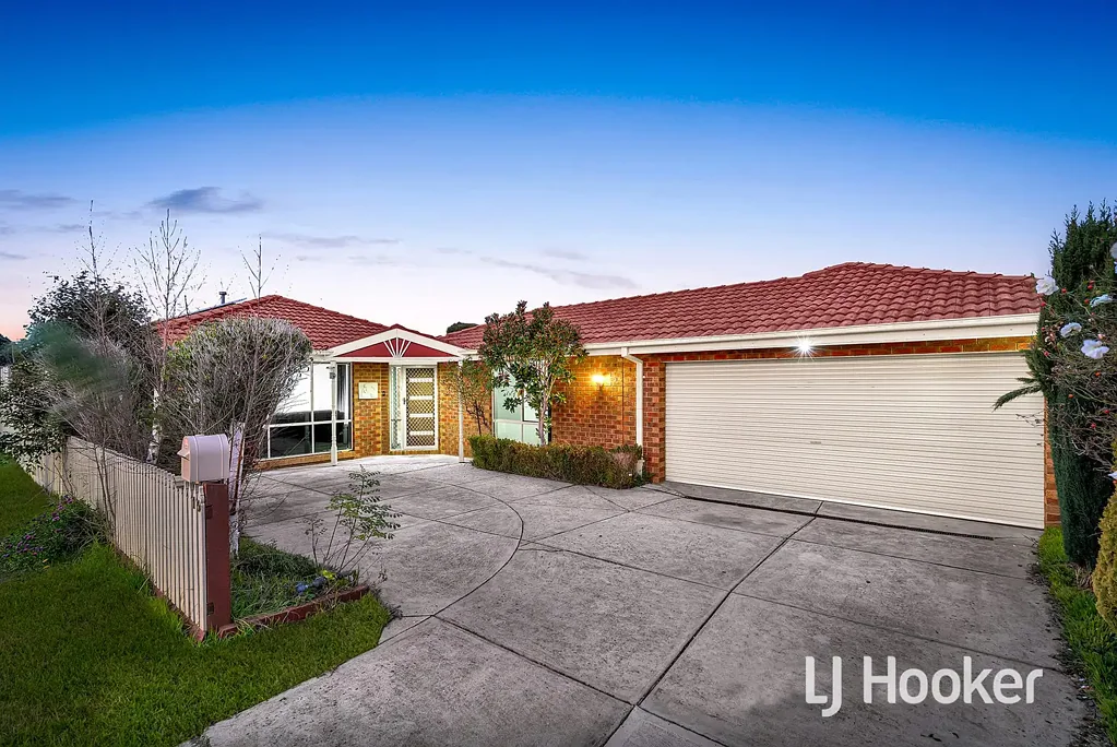 Hampton Park 4 Bedroom Stylish Family Living in Hampton Park!