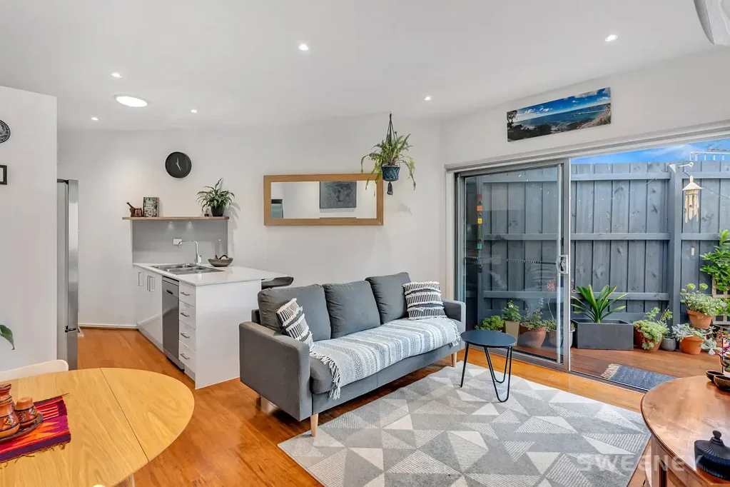 Altona North 2غرفة نوم Exceptional Opportunity Across from the Park!