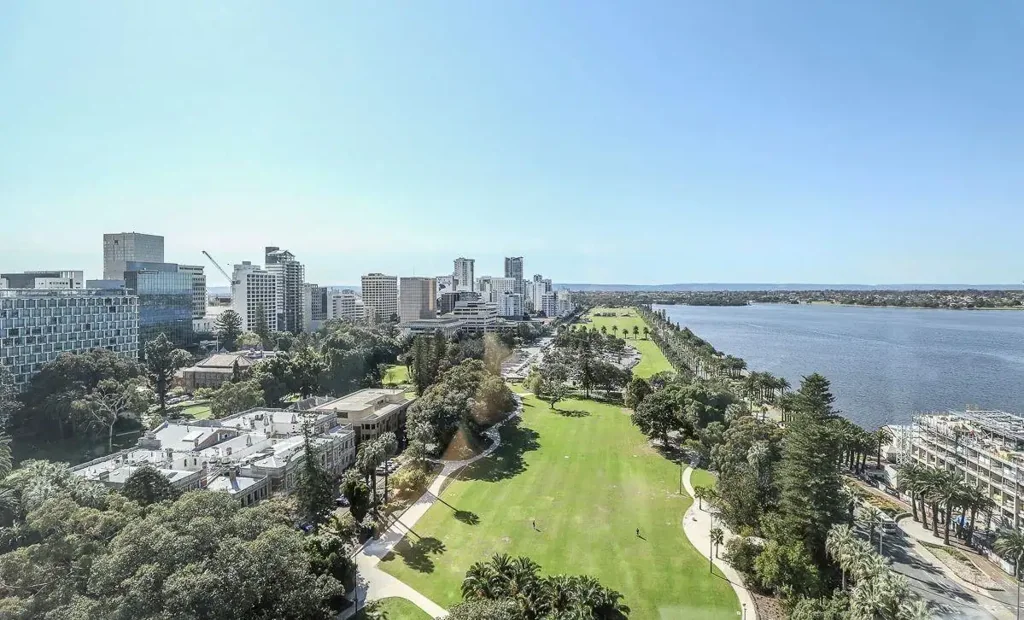 Spectacular Apartment Ritz Tower!