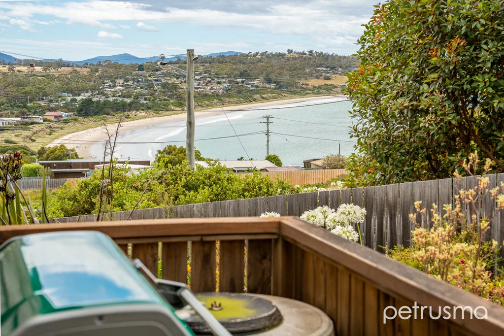Primrose Sands 2 Bedroom Stunning water views from deck & open plan living!