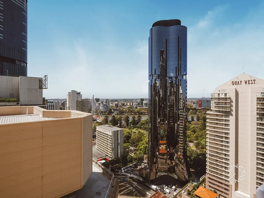Brisbane City Renovated Studio in Unilodge with Balcony