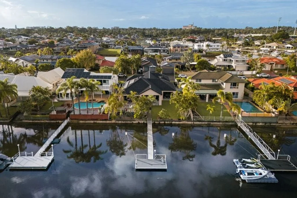 Newport 5Phòng ngủ 700sqm With A 20m Canal Frontage.