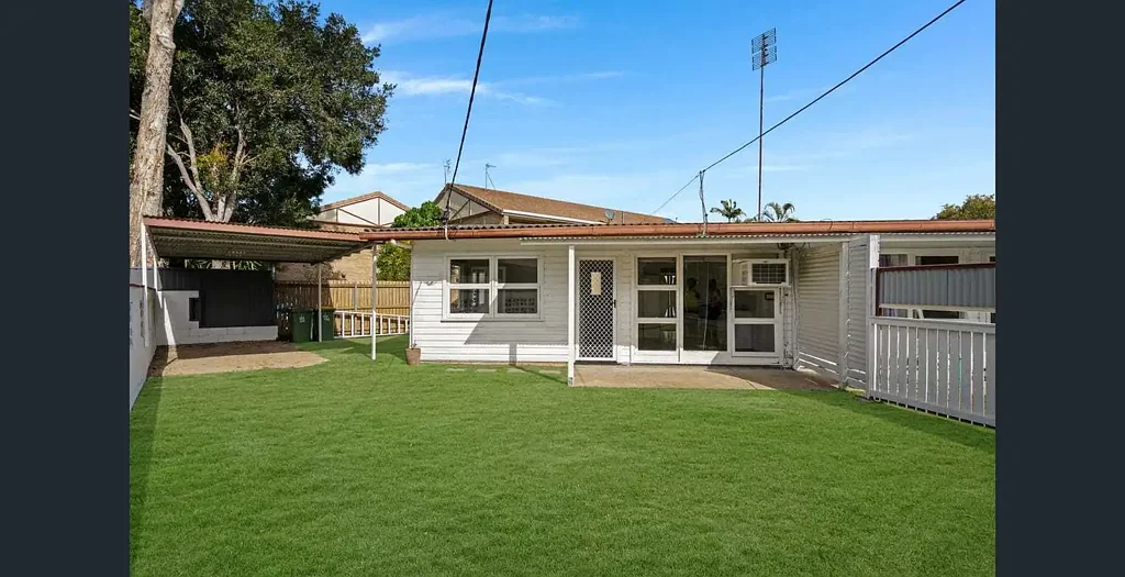 Delightful 2 bedroom beach shack in Biggera Waters