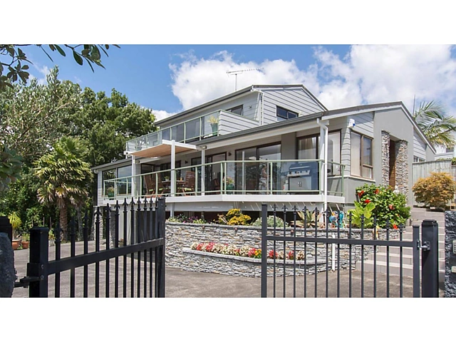 17A Sea View Terrace, Cockle Bay, Manukau City