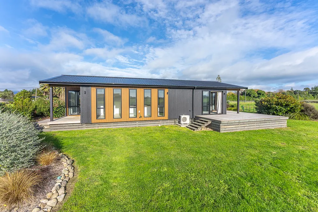 Otaki Beach 3ਬੈੱਡਰੂਮ NEAR NEW HOME ON DREAM ACRE WITH MASSIVE POTENTIAL