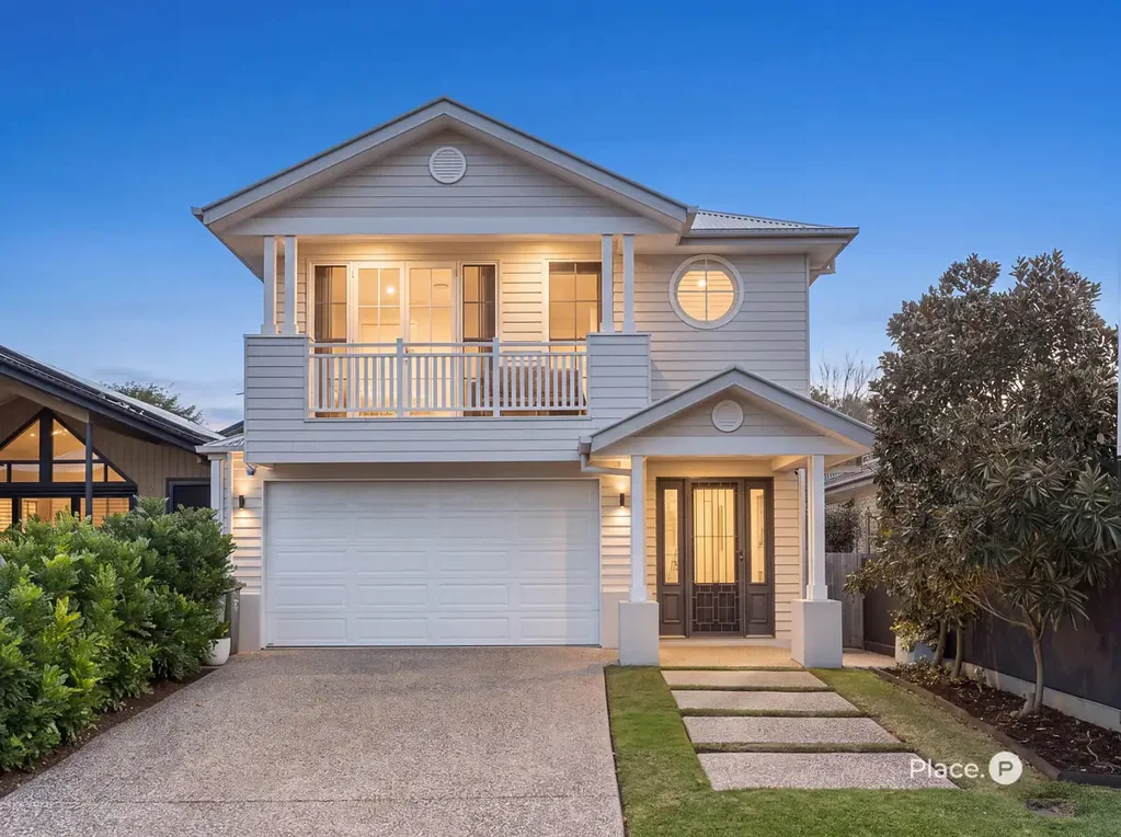 Scarborough 4房 距离 Queens Beach 仅 450 米的奢华 Hamptons 风格生活 Luxury Hamptons Living Just 450m from Queens Beach