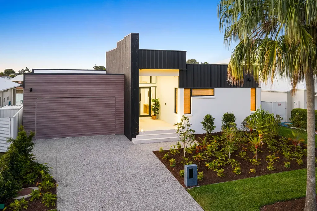 Banksia Beach 4房 《豪华滨水生活的新标杆》 A New Benchmark in Luxury Waterfront Living