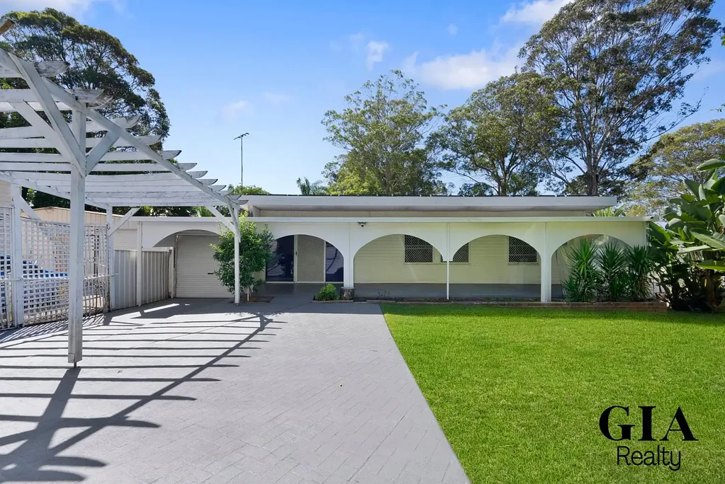 6 Tallara Place, Busby, NSW 2168