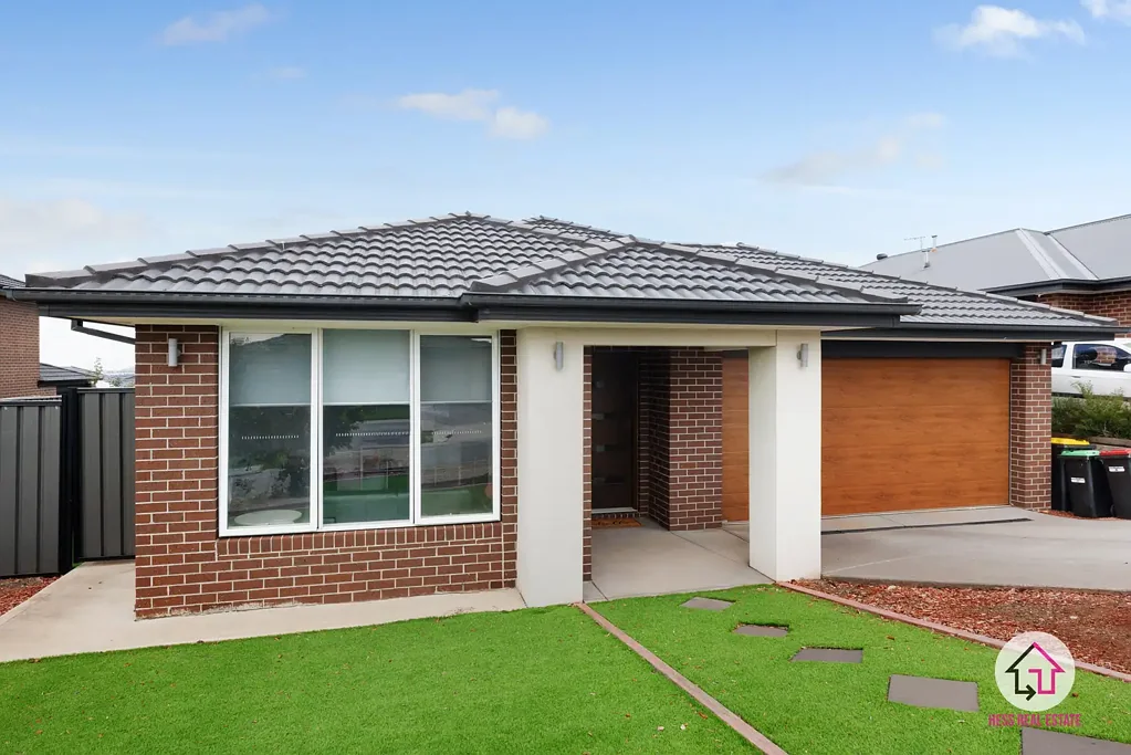 Wallan 4બેડરૂમ Spacious Family Home in Heart of Wallan - Large block of 561 sqm. approx.