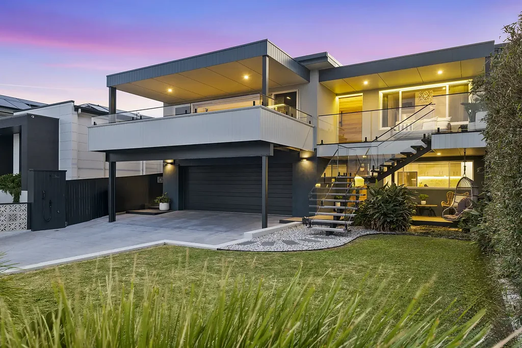 Kiama 4 Bedroom Blue-Ribbon Living with Income Potential & Ocean Views