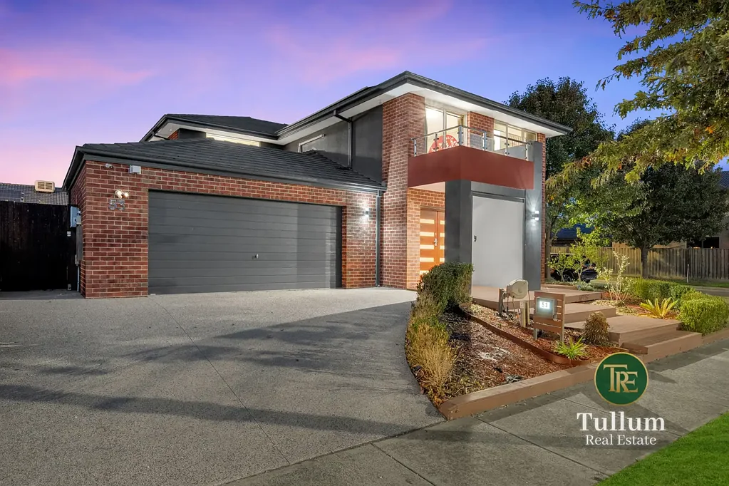 Cranbourne West 5chambre Luxury Living Opposite Serene Wetlands - Spacious Family Entertainer in Prestigious Quarters Estate!