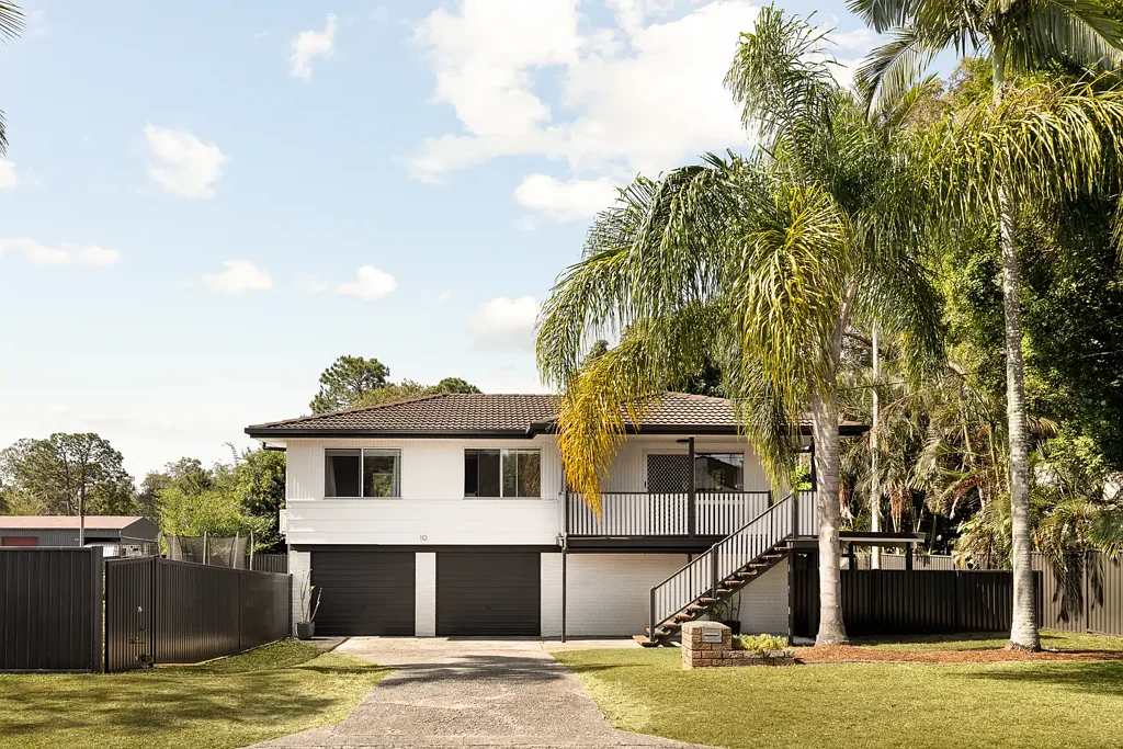 Capalaba 4房 Capalaba中心650平米地块 四卧双车库 宽敞户外空间 步行公园商店 Family Comfort and Central Convenience