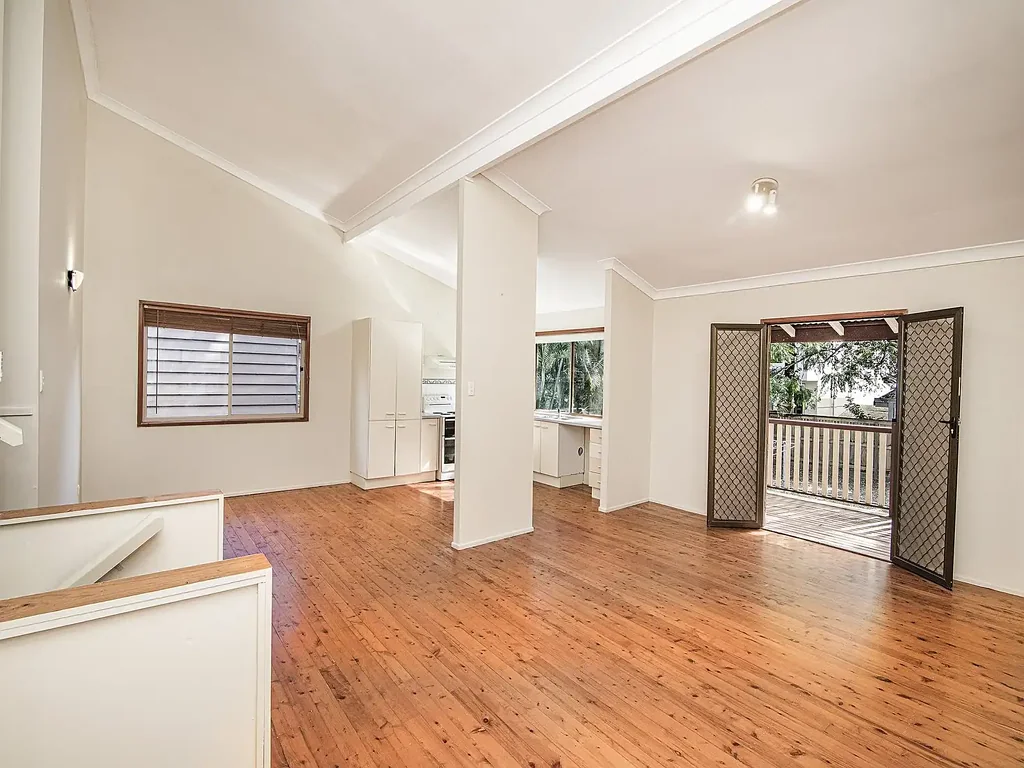 Corinda 4 Slaapkamer Unique Home – Enormous Potential