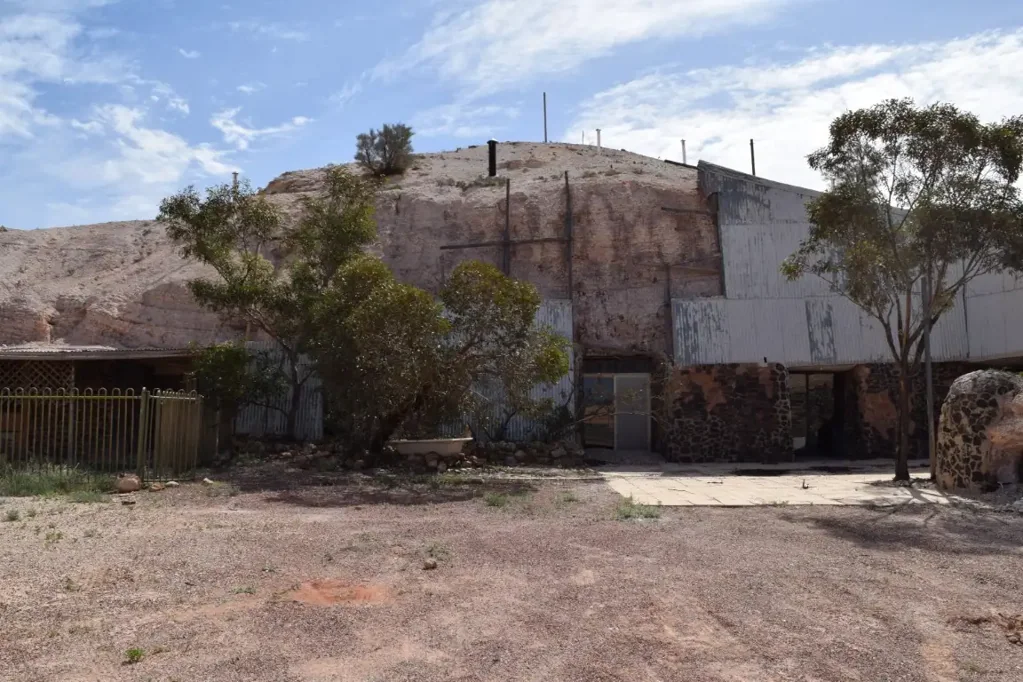Coober Pedy 3ห้องนอน Three-bedroom family dugout with view