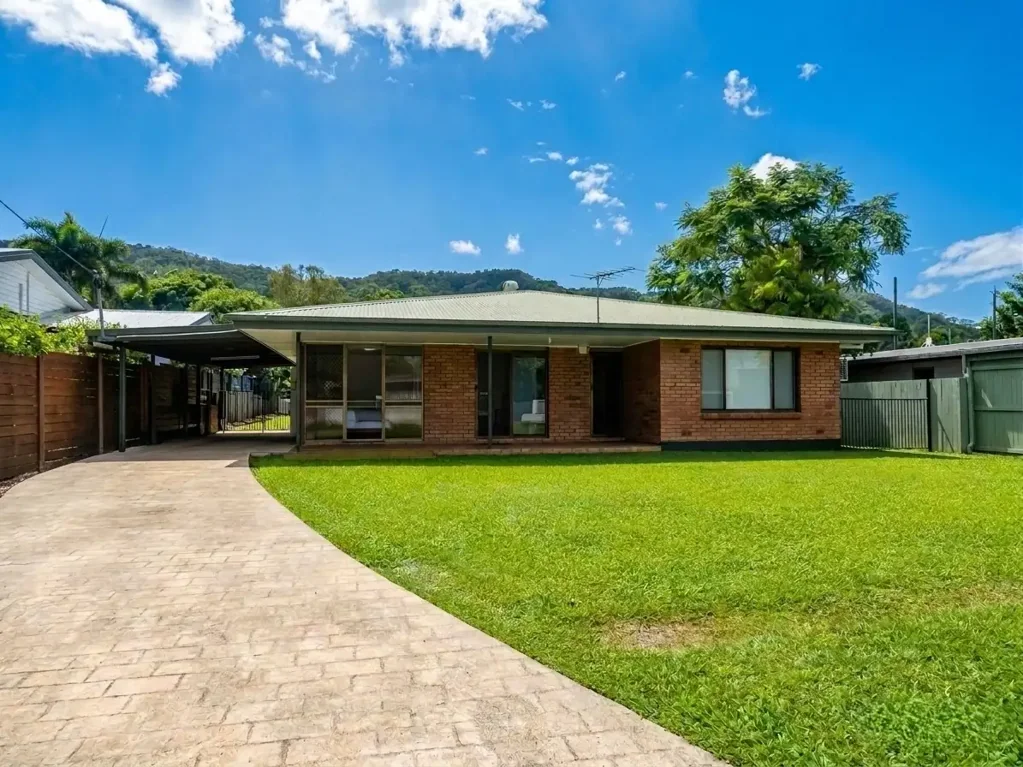 Spacious Family Home - Perfect Location!!!