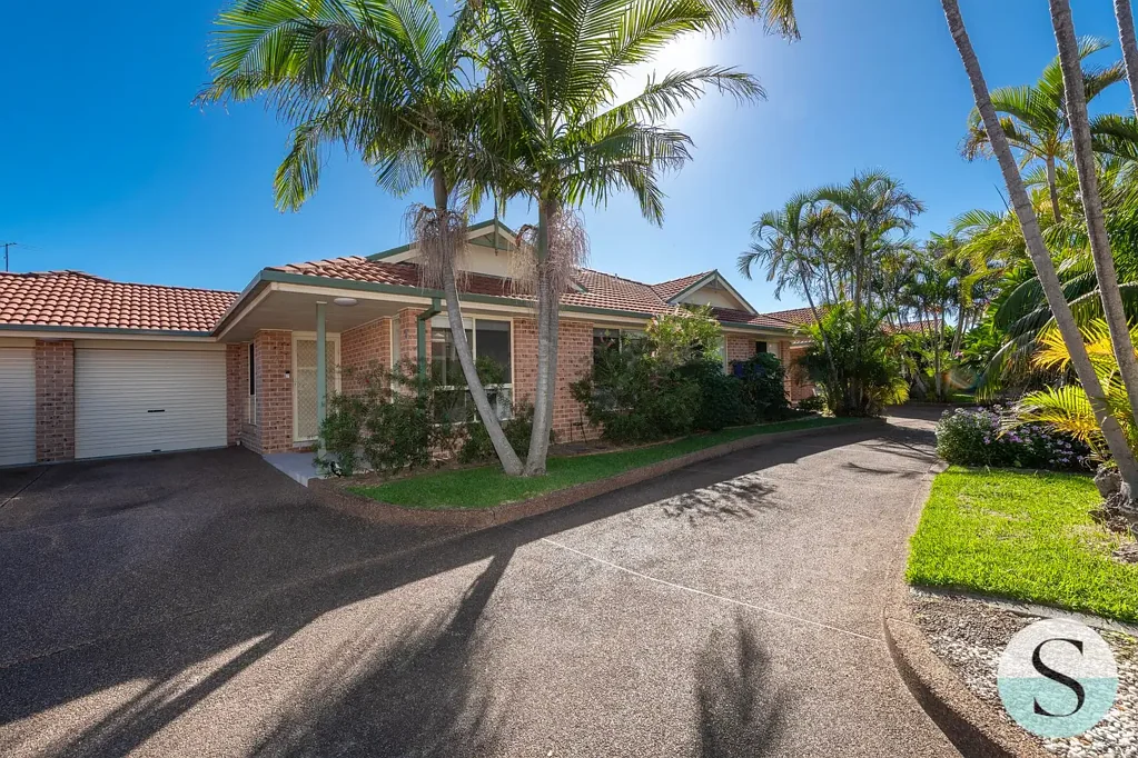 Swansea 2ห้องนอน Nothing like your typical villa, expect more open plan, light & easy coastal living, blessed with a North facing courtyard, ensuite & garden setting