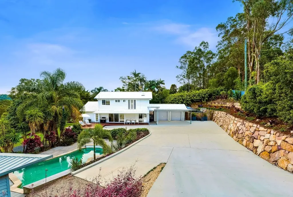 Mudgeeraba 4침실 Entertainer's Acreage with Pool House & Detached Shed