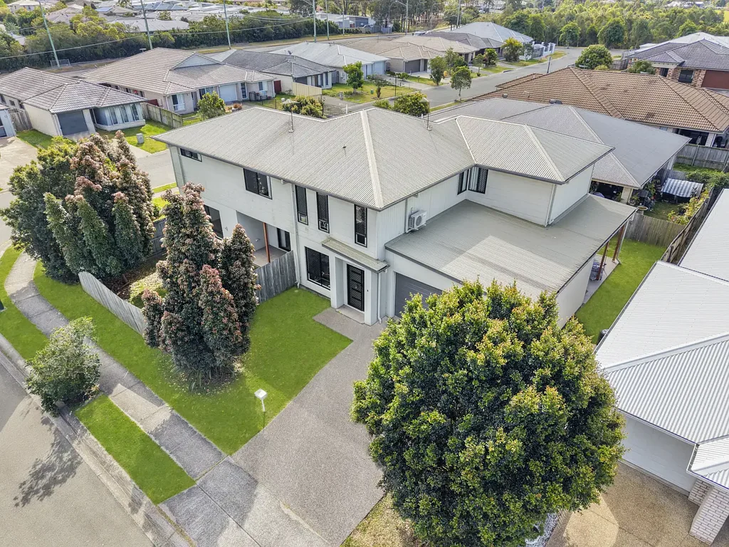 Loganlea 3 Slaapkamer BUY ONE. BUY BOTH. TWO TITLES. ONE OUTSTANDING OPPORTUNITY.