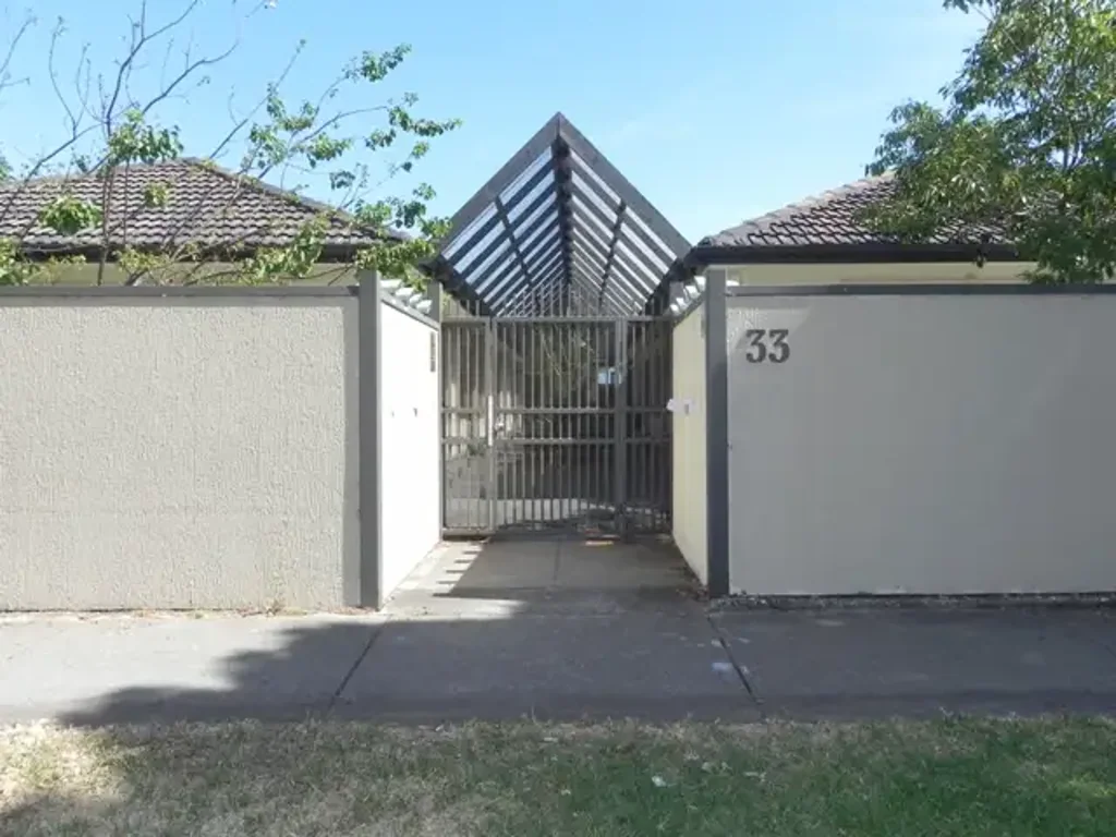 ONE BEDROOM UNIT IN NEWPORT