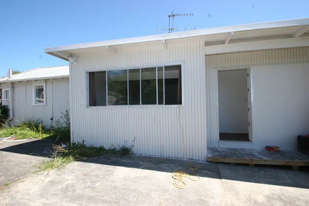 2 Bedrooms   Papatoetoe