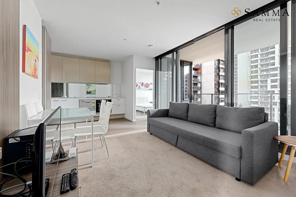 Refreshed 2-bedroom residence with newly laid carpet throughout