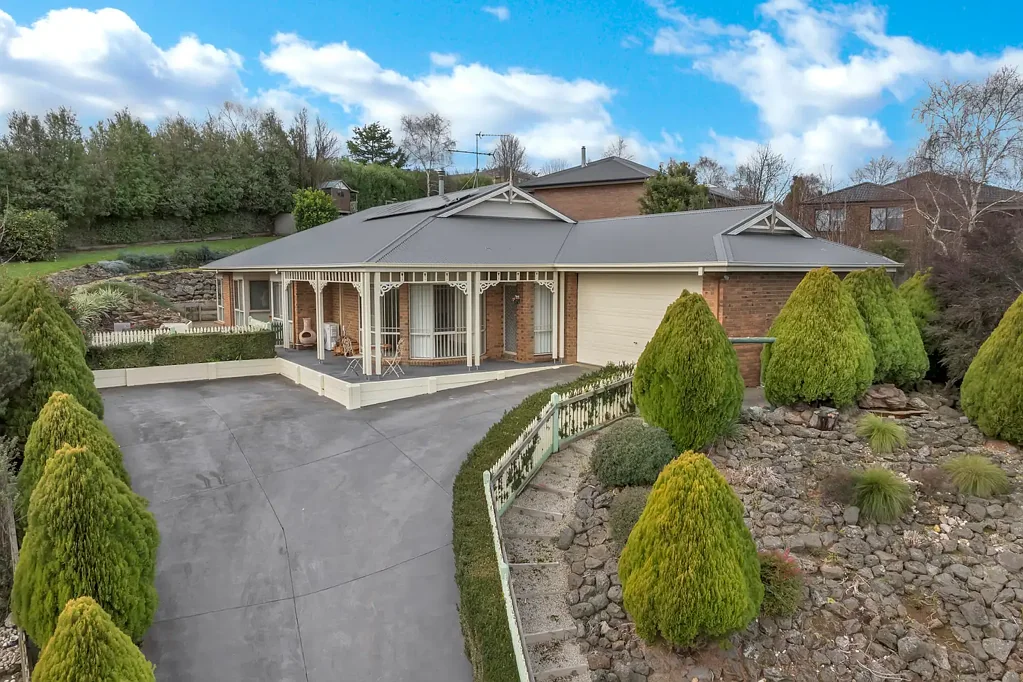 Neerim South 4ਬੈੱਡਰੂਮ A Family Home with Room to Grow – Views & Space in Neerim South
