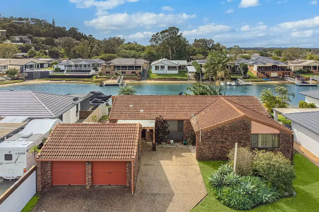 Banora Point 3Zimmer Rare opportunity to renovate and prosper.